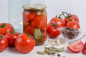 Шесть рецептов консервирования помидоров